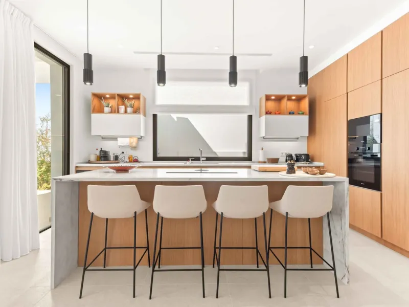 This villa in San Pedro Alcántara is listed at €3,695,000 with 5 bedrooms, 4.5 bathrooms, 488 m² of built living space and 238 m² of terraces, set on a 526 m² plot with private pool, jacuzzi and garage space for 3 cars.