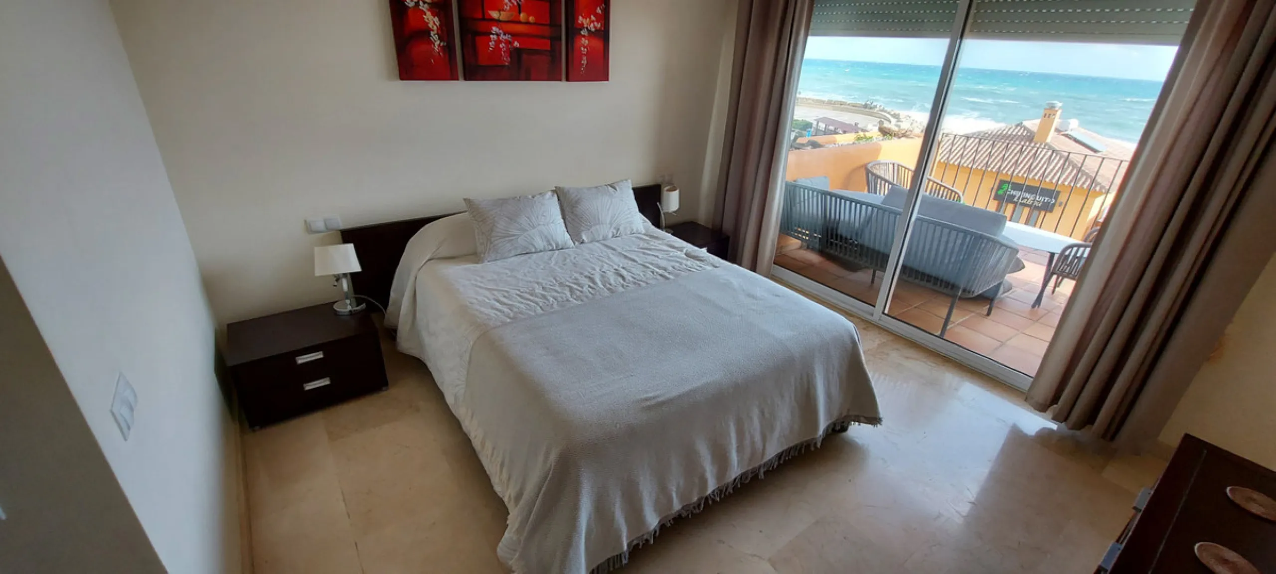 Urb. Los Granados - Sought after front line Beach development. A well presented modernised (new top of the range kitchen) front line beach 2 bedroom corner apartment with uninterrupted beach and sea views from the terrace. The complex is located on the be