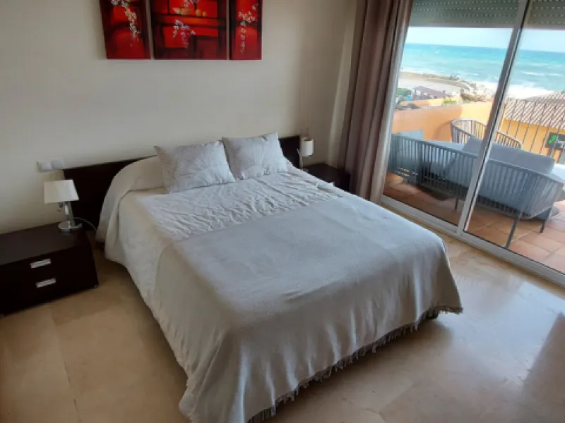 Urb. Los Granados - Sought after front line Beach development. A well presented modernised (new top of the range kitchen) front line beach 2 bedroom corner apartment with uninterrupted beach and sea views from the terrace. The complex is located on the be
