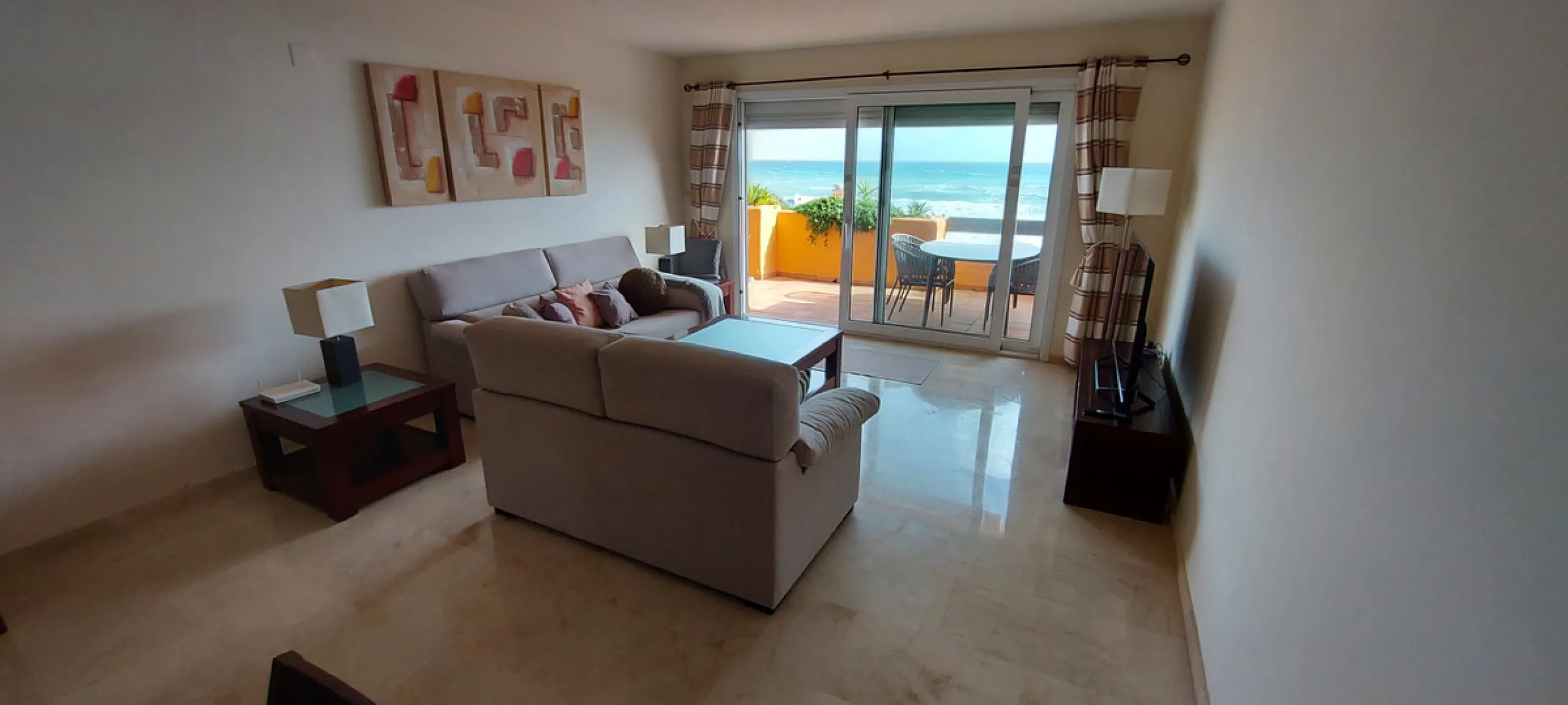 Urb. Los Granados - Sought after front line Beach development. A well presented modernised (new top of the range kitchen) front line beach 2 bedroom corner apartment with uninterrupted beach and sea views from the terrace. The complex is located on the be