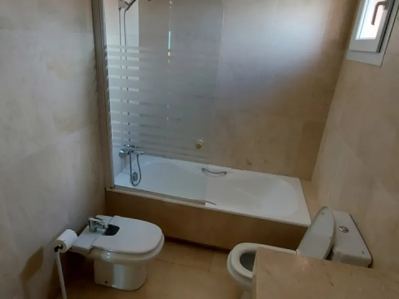 Urb. Los Granados - Sought after front line Beach development. A well presented modernised (new top of the range kitchen) front line beach 2 bedroom corner apartment with uninterrupted beach and sea views from the terrace. The complex is located on the be