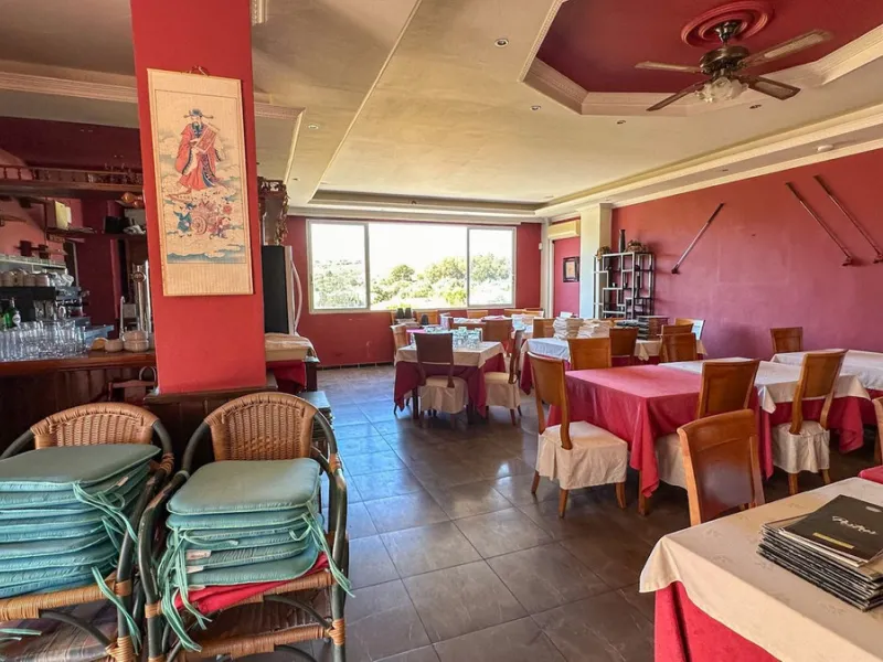 Commercial - Commercial Premises в продаже в El Paraiso, Málaga. В доме 2 спален и 2 ванных комнат. Площадь дома 140 м²
