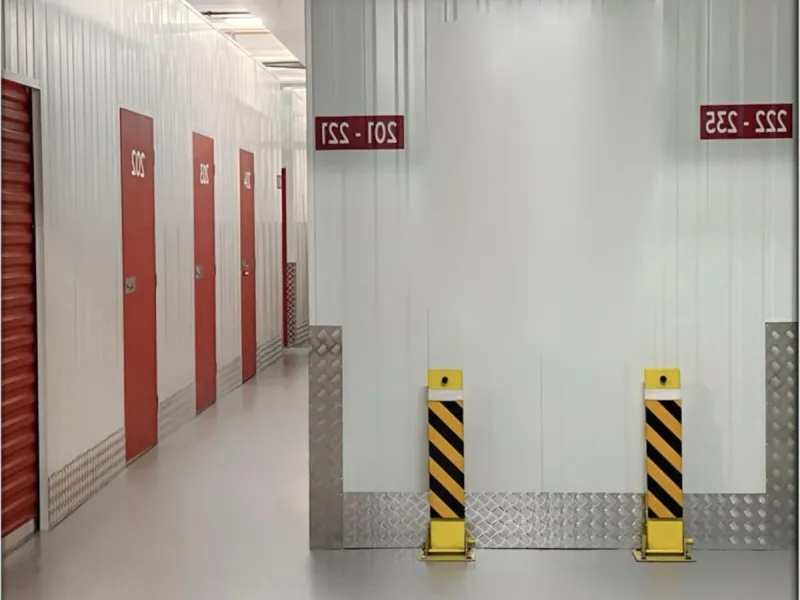 Commercial premises with a working business - storage room rental.