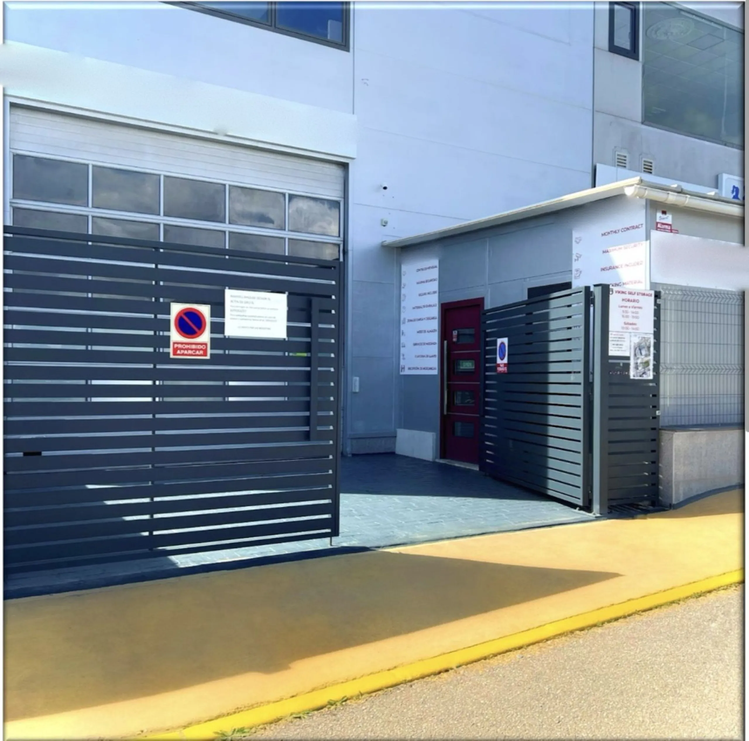 Commercial premises with a working business - storage room rental.