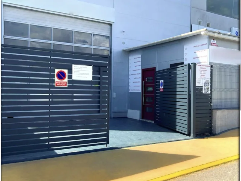 Commercial premises with a working business - storage room rental.