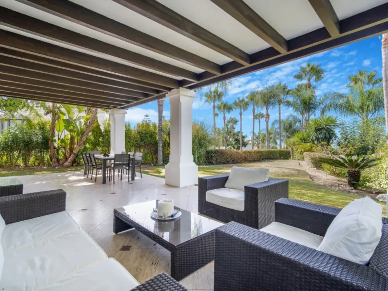 Renovation Opportunity - Four bedroom south-facing villa, located in the prestigious Village Las Lomas de Magna Marbella complex on Marbella's Golden Mile. The villa is the perfect renovation project with the community offering 24-hour security service, t