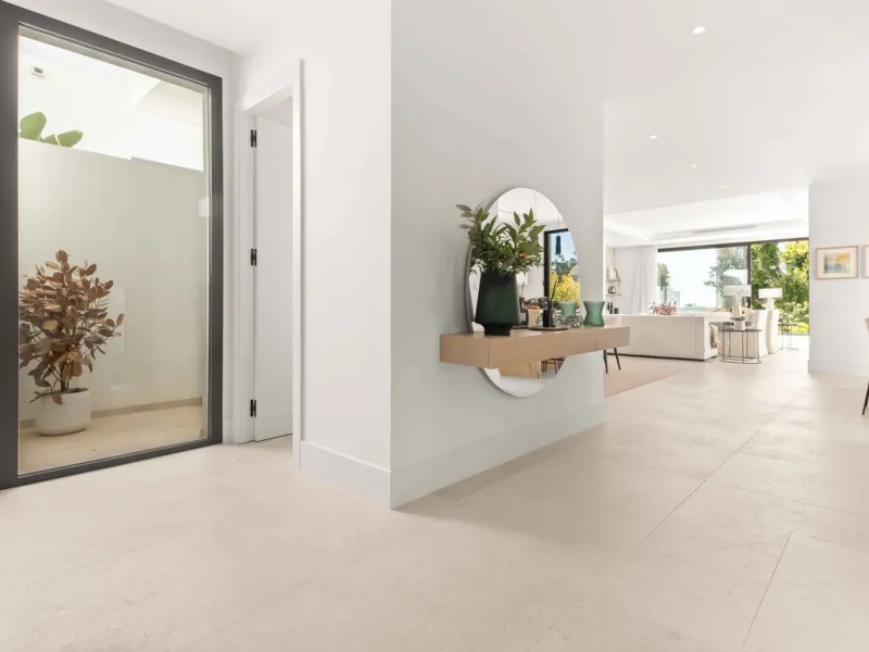 This villa in San Pedro Alcántara is listed at €3,695,000 with 5 bedrooms, 4.5 bathrooms, 488 m² of built living space and 238 m² of terraces, set on a 526 m² plot with private pool, jacuzzi and garage space for 3 cars.
