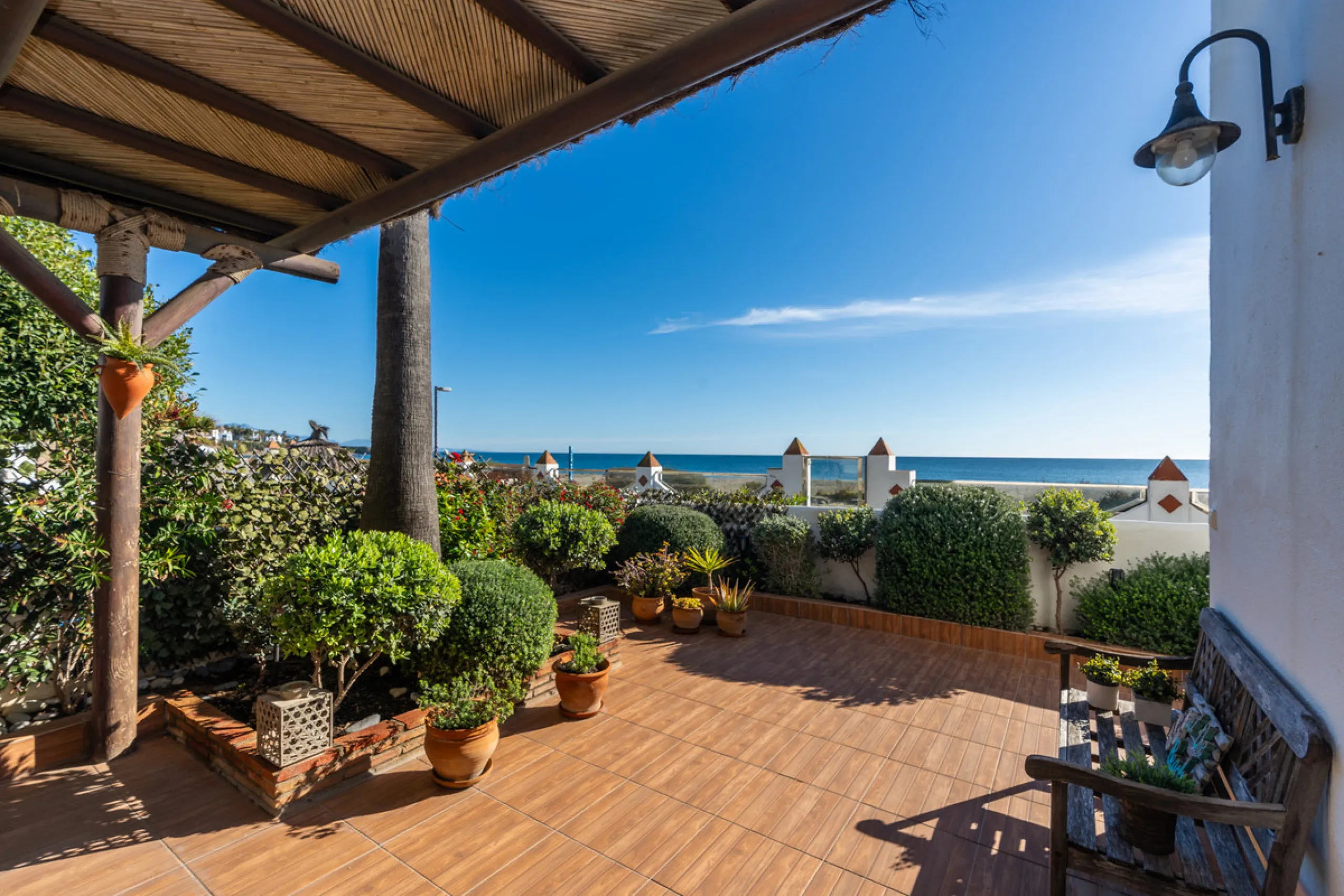 Strandnahes Stadthaus mit Meerblick bei San Luis de Sabinillas, Casares