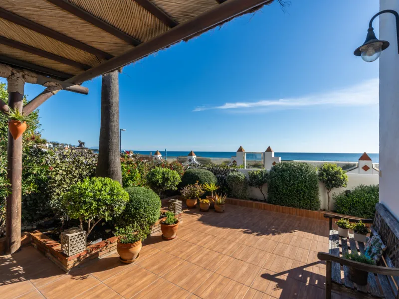 Strandnahes Stadthaus mit Meerblick bei San Luis de Sabinillas, Casares