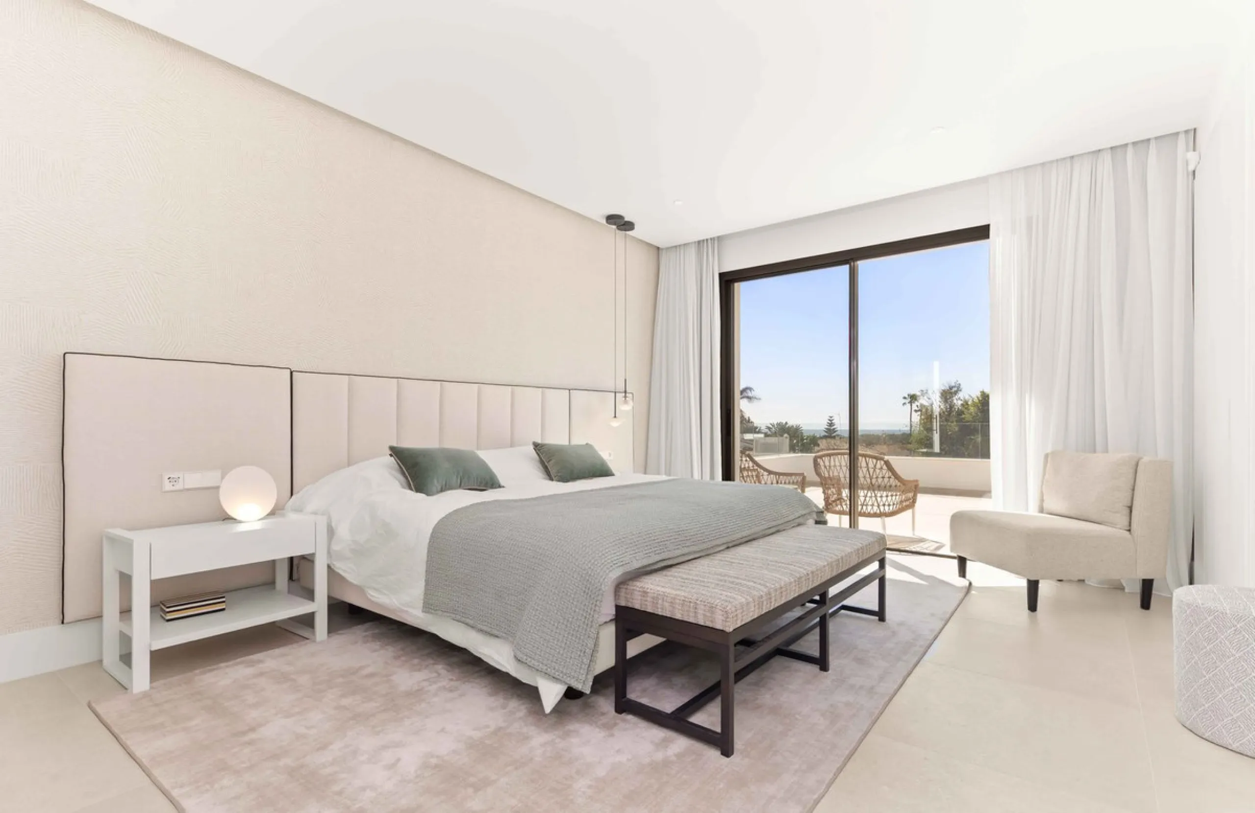 This villa in San Pedro Alcántara is listed at €3,695,000 with 5 bedrooms, 4.5 bathrooms, 488 m² of built living space and 238 m² of terraces, set on a 526 m² plot with private pool, jacuzzi and garage space for 3 cars.