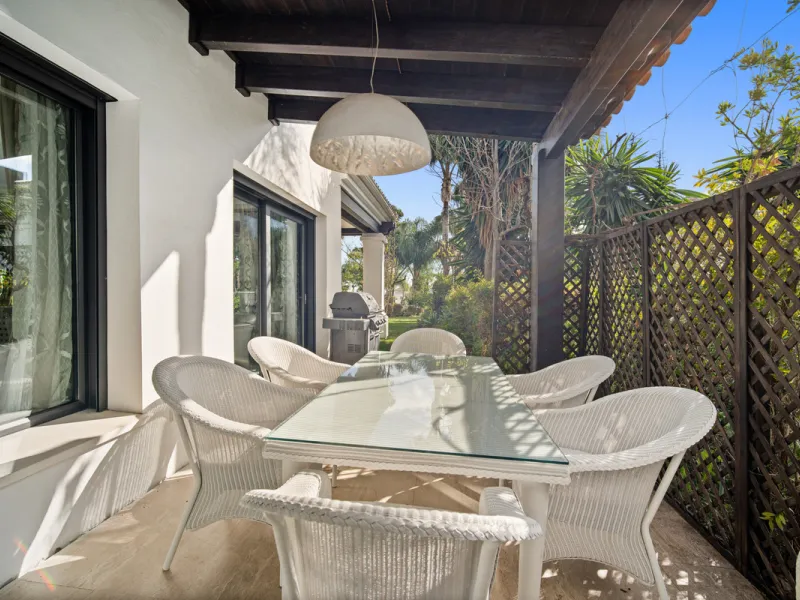 Renovation Opportunity - Six-bedroom south west facing villa, located in Lomas de Magna Marbella, one of the most prestigious complexes on Marbella's Golden Mile. The villa is the perfect renovation project and is situated within a gated community that of