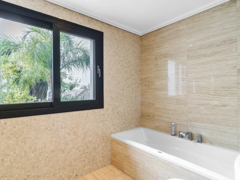 Renovation Opportunity - Six-bedroom south west facing villa, located in Lomas de Magna Marbella, one of the most prestigious complexes on Marbella's Golden Mile. The villa is the perfect renovation project and is situated within a gated community that of