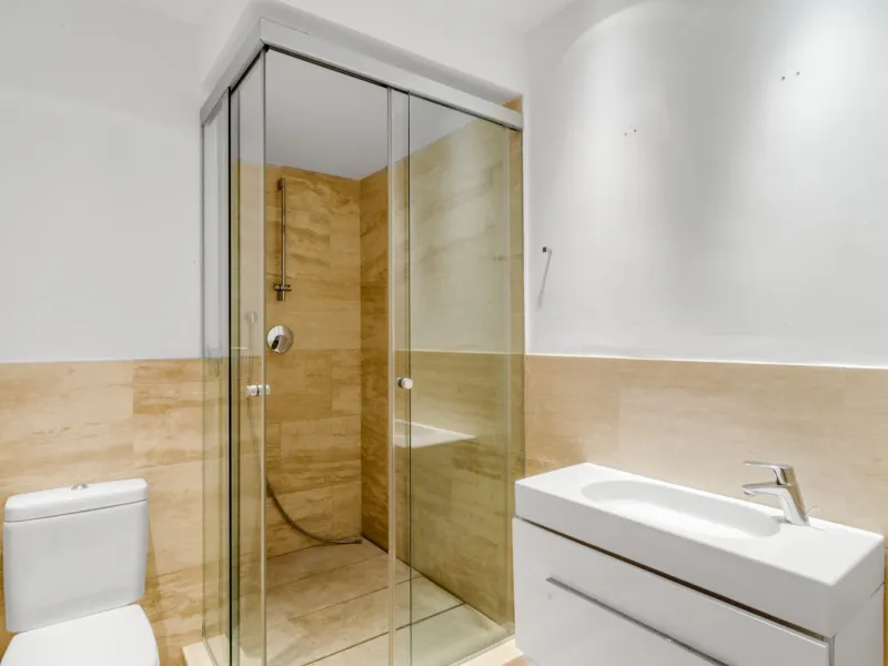 Renovation Opportunity - Six-bedroom south west facing villa, located in Lomas de Magna Marbella, one of the most prestigious complexes on Marbella's Golden Mile. The villa is the perfect renovation project and is situated within a gated community that of