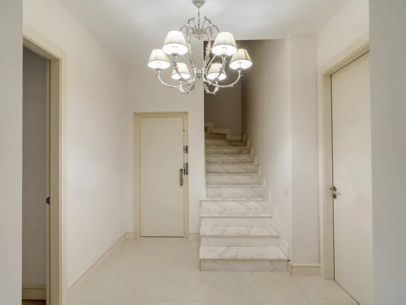 Renovation Opportunity - Six-bedroom south west facing villa, located in Lomas de Magna Marbella, one of the most prestigious complexes on Marbella's Golden Mile. The villa is the perfect renovation project and is situated within a gated community that of