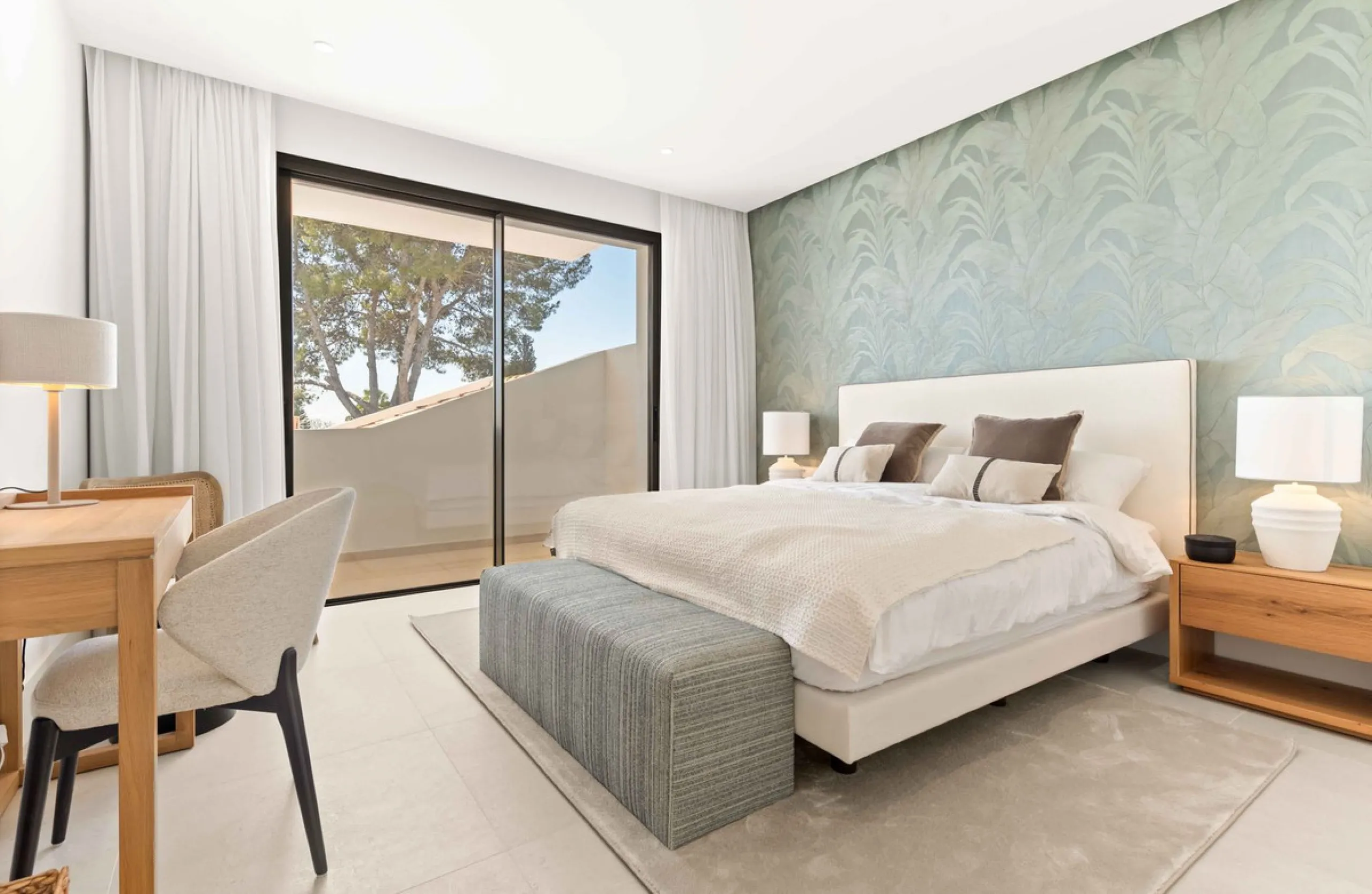 This villa in San Pedro Alcántara is listed at €3,695,000 with 5 bedrooms, 4.5 bathrooms, 488 m² of built living space and 238 m² of terraces, set on a 526 m² plot with private pool, jacuzzi and garage space for 3 cars.