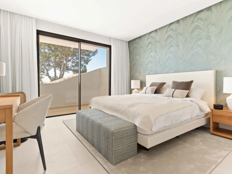 This villa in San Pedro Alcántara is listed at €3,695,000 with 5 bedrooms, 4.5 bathrooms, 488 m² of built living space and 238 m² of terraces, set on a 526 m² plot with private pool, jacuzzi and garage space for 3 cars.