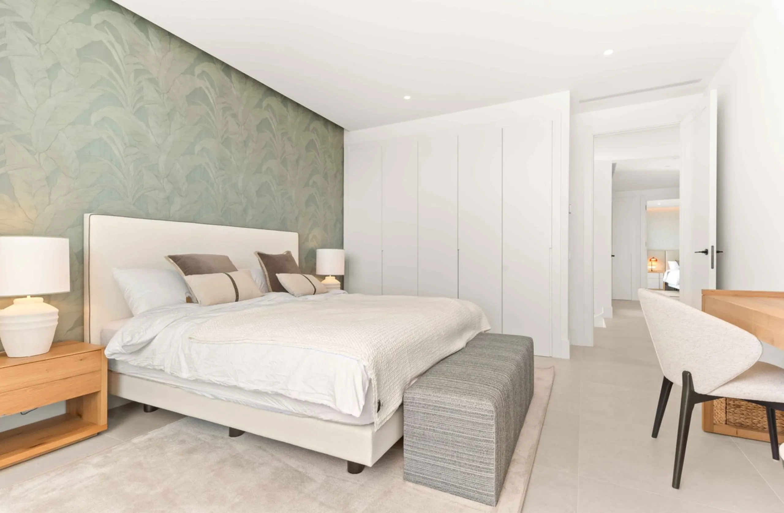 This villa in San Pedro Alcántara is listed at €3,695,000 with 5 bedrooms, 4.5 bathrooms, 488 m² of built living space and 238 m² of terraces, set on a 526 m² plot with private pool, jacuzzi and garage space for 3 cars.