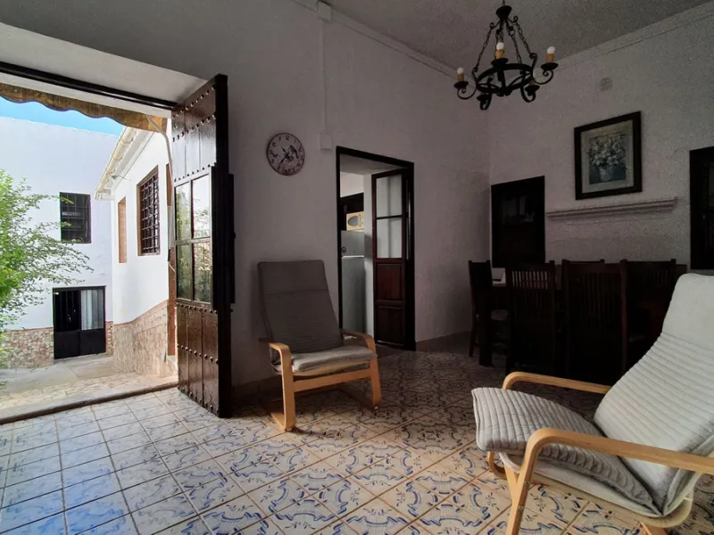 Located in the very centre of Ardales, this magnificent property offers enormous potential, whether you're looking for a spacious family home or a project to develop a B&B or boutique hotel. Just steps away from the town hall and local shops, this 700m² h