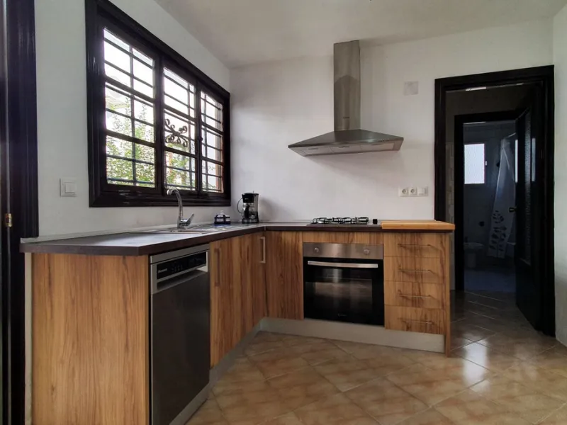 Located in the very centre of Ardales, this magnificent property offers enormous potential, whether you're looking for a spacious family home or a project to develop a B&B or boutique hotel. Just steps away from the town hall and local shops, this 700m² h