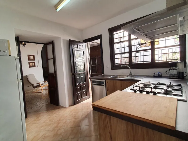 Located in the very centre of Ardales, this magnificent property offers enormous potential, whether you're looking for a spacious family home or a project to develop a B&B or boutique hotel. Just steps away from the town hall and local shops, this 700m² h