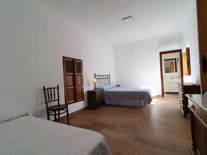 Located in the very centre of Ardales, this magnificent property offers enormous potential, whether you're looking for a spacious family home or a project to develop a B&B or boutique hotel. Just steps away from the town hall and local shops, this 700m² h