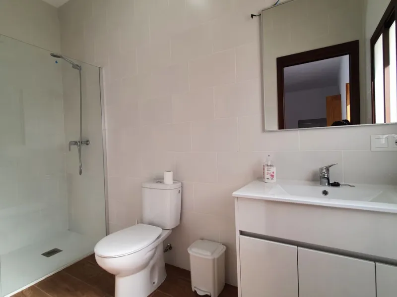 Located in the very centre of Ardales, this magnificent property offers enormous potential, whether you're looking for a spacious family home or a project to develop a B&B or boutique hotel. Just steps away from the town hall and local shops, this 700m² h
