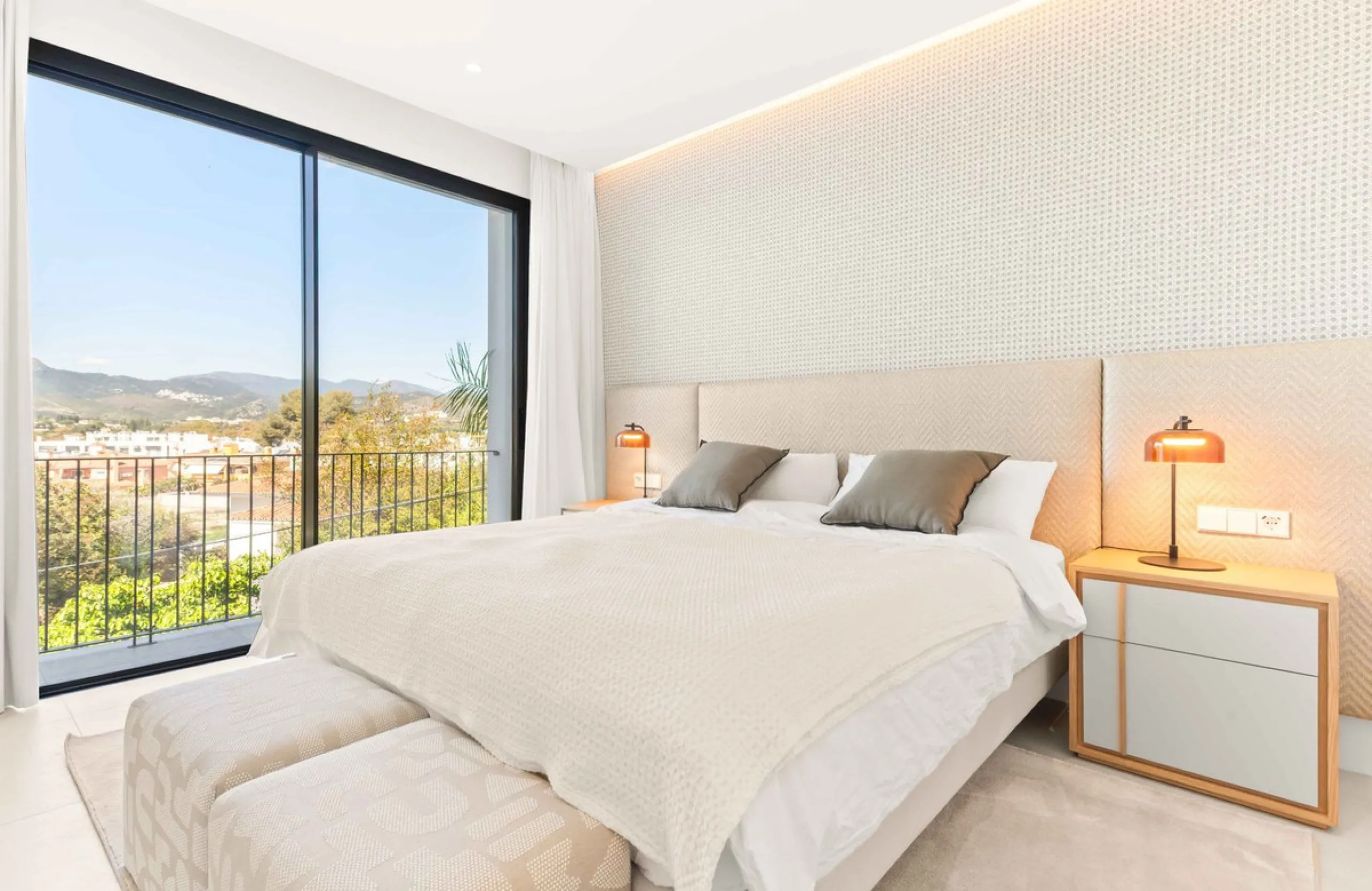 This villa in San Pedro Alcántara is listed at €3,695,000 with 5 bedrooms, 4.5 bathrooms, 488 m² of built living space and 238 m² of terraces, set on a 526 m² plot with private pool, jacuzzi and garage space for 3 cars.