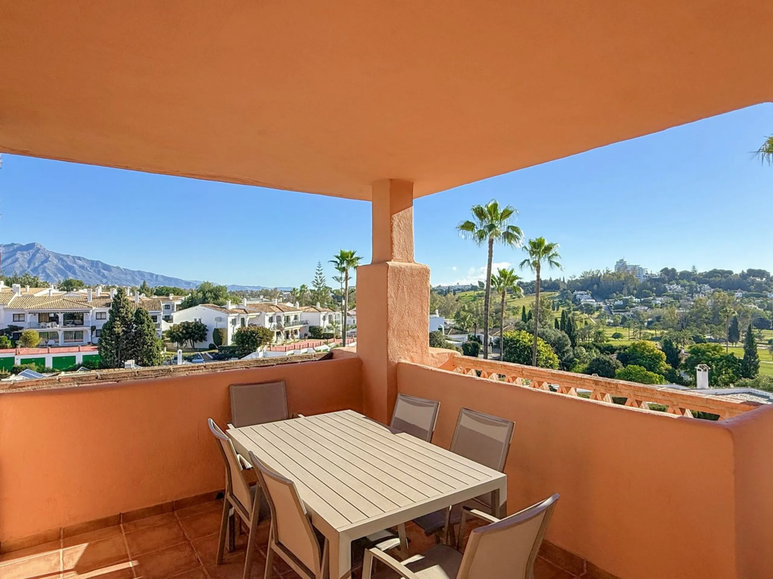 ***AMAZING OPPORTUNITY*** Exquisite 3 Bed Penthouse Duplex, with incredible views of El Paraíso Golf Course and La Concha.