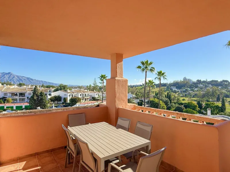 ***AMAZING OPPORTUNITY*** Exquisite 3 Bed Penthouse Duplex, with incredible views of El Paraíso Golf Course and La Concha.