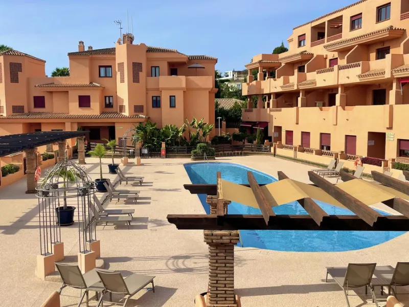 ***AMAZING OPPORTUNITY*** Exquisite 3 Bed Penthouse Duplex, with incredible views of El Paraíso Golf Course and La Concha.
