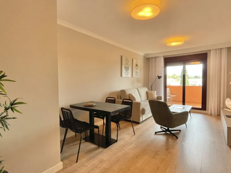 ***AMAZING OPPORTUNITY*** Exquisite 3 Bed Penthouse Duplex, with incredible views of El Paraíso Golf Course and La Concha.