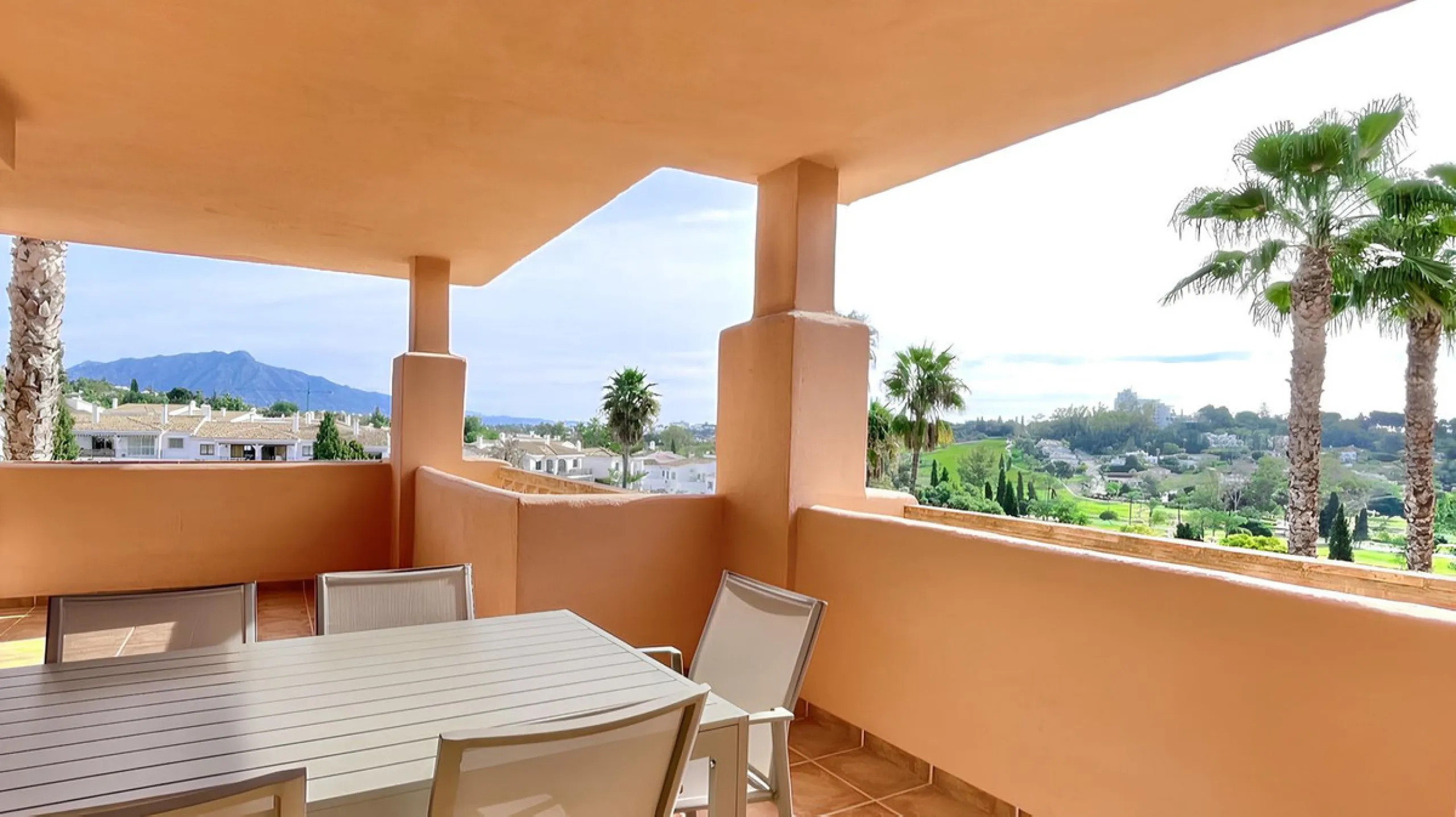 ***AMAZING OPPORTUNITY*** Exquisite 3 Bed Penthouse Duplex, with incredible views of El Paraíso Golf Course and La Concha.