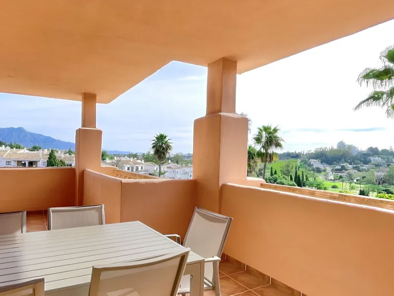 ***AMAZING OPPORTUNITY*** Exquisite 3 Bed Penthouse Duplex, with incredible views of El Paraíso Golf Course and La Concha.