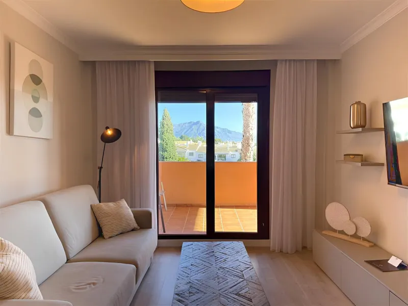 ***AMAZING OPPORTUNITY*** Exquisite 3 Bed Penthouse Duplex, with incredible views of El Paraíso Golf Course and La Concha.