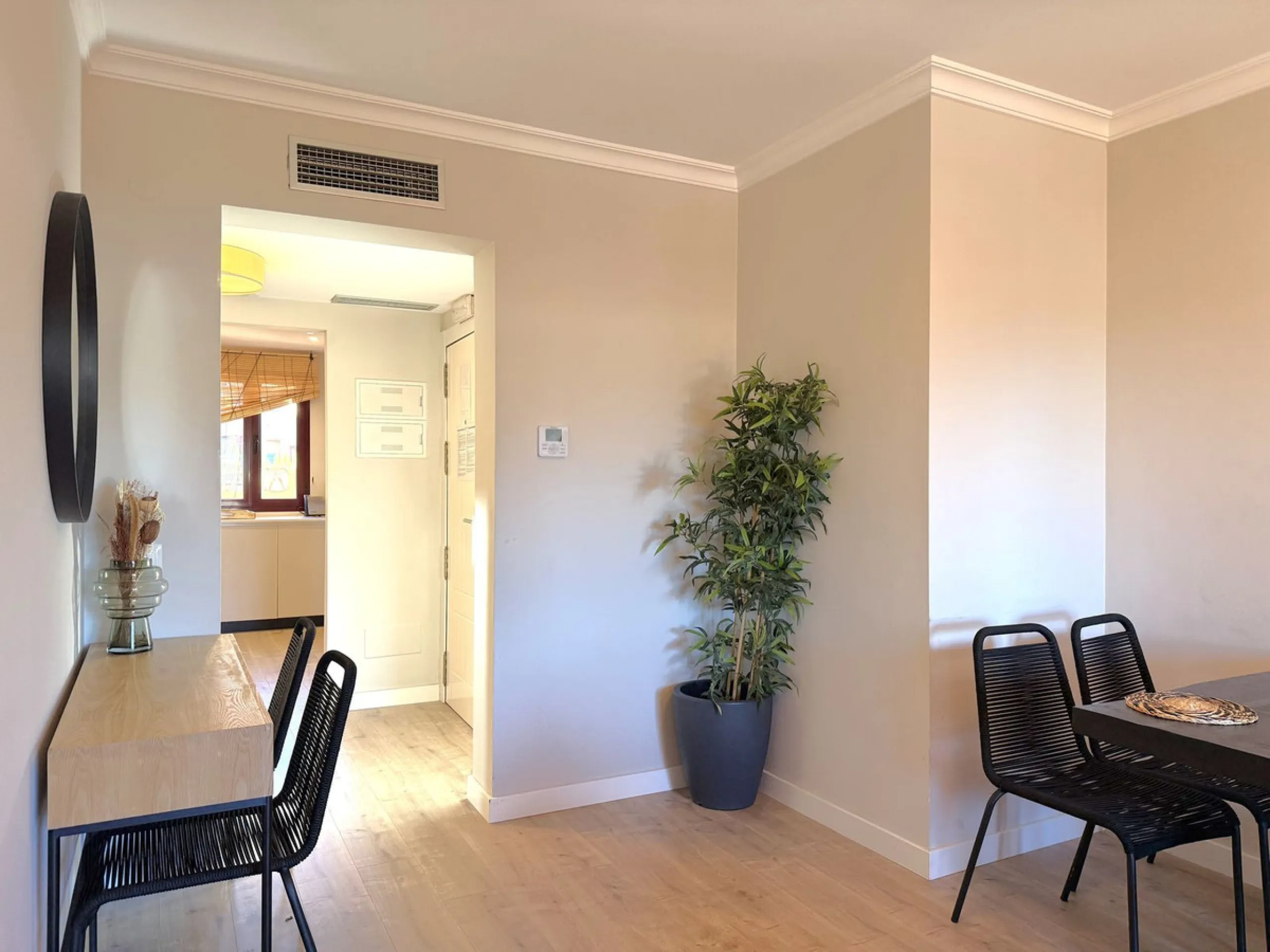 ***AMAZING OPPORTUNITY*** Exquisite 3 Bed Penthouse Duplex, with incredible views of El Paraíso Golf Course and La Concha.