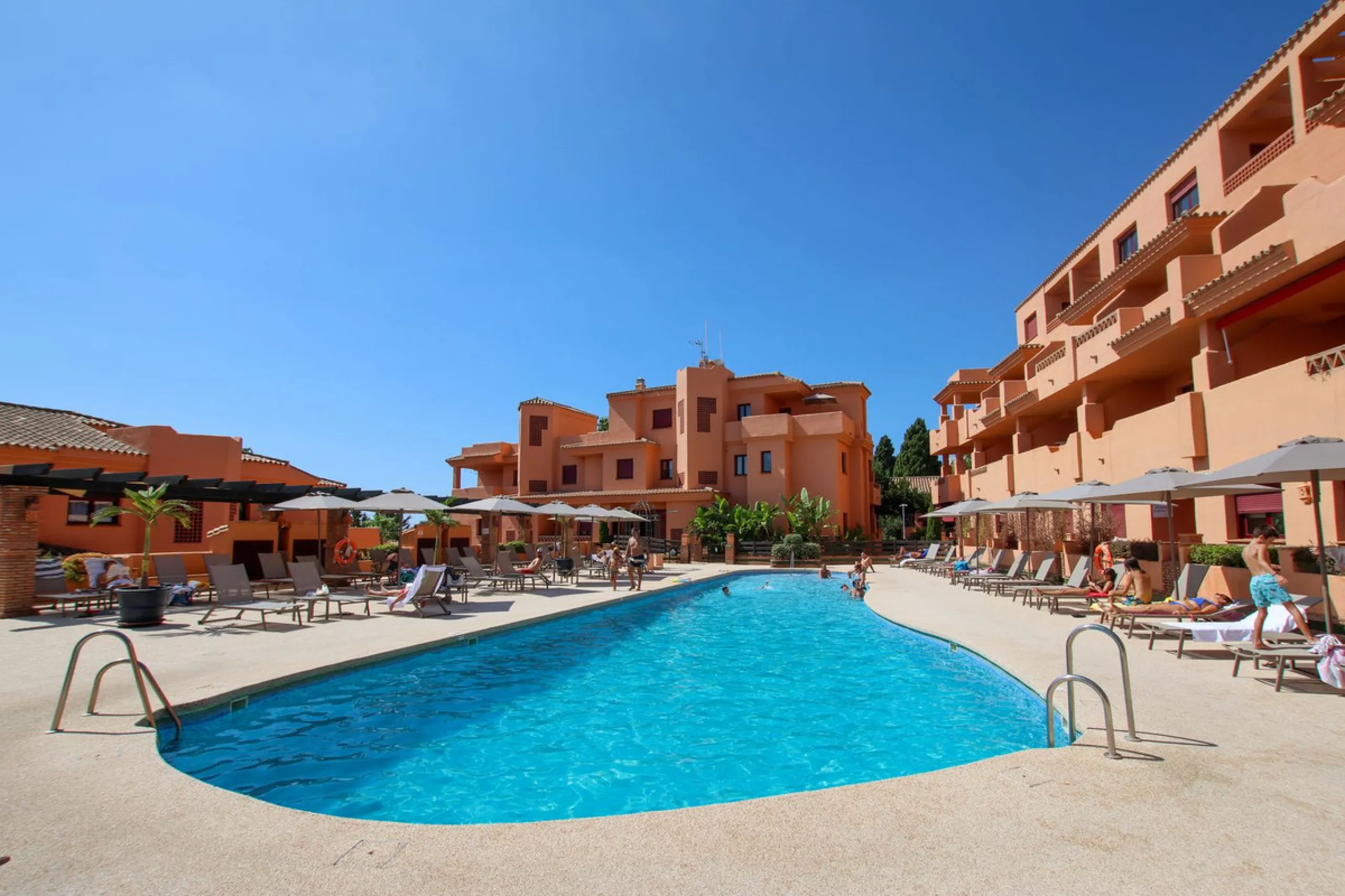 ***AMAZING OPPORTUNITY*** Exquisite 3 Bed Penthouse Duplex, with incredible views of El Paraíso Golf Course and La Concha.
