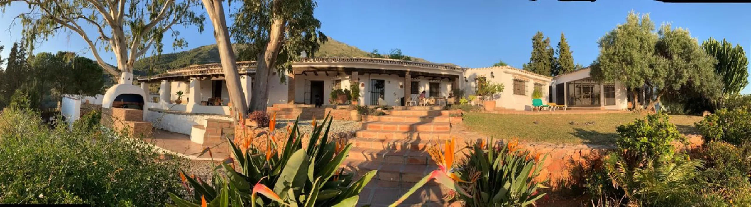 Do you want to feel you are really living in Spain? To smell the herbs on the breeze and to sit and look across the rolling countryside to the mountains with a glimpse of the sea glittering beyond the mountains. To feel the soul of this beautiful property