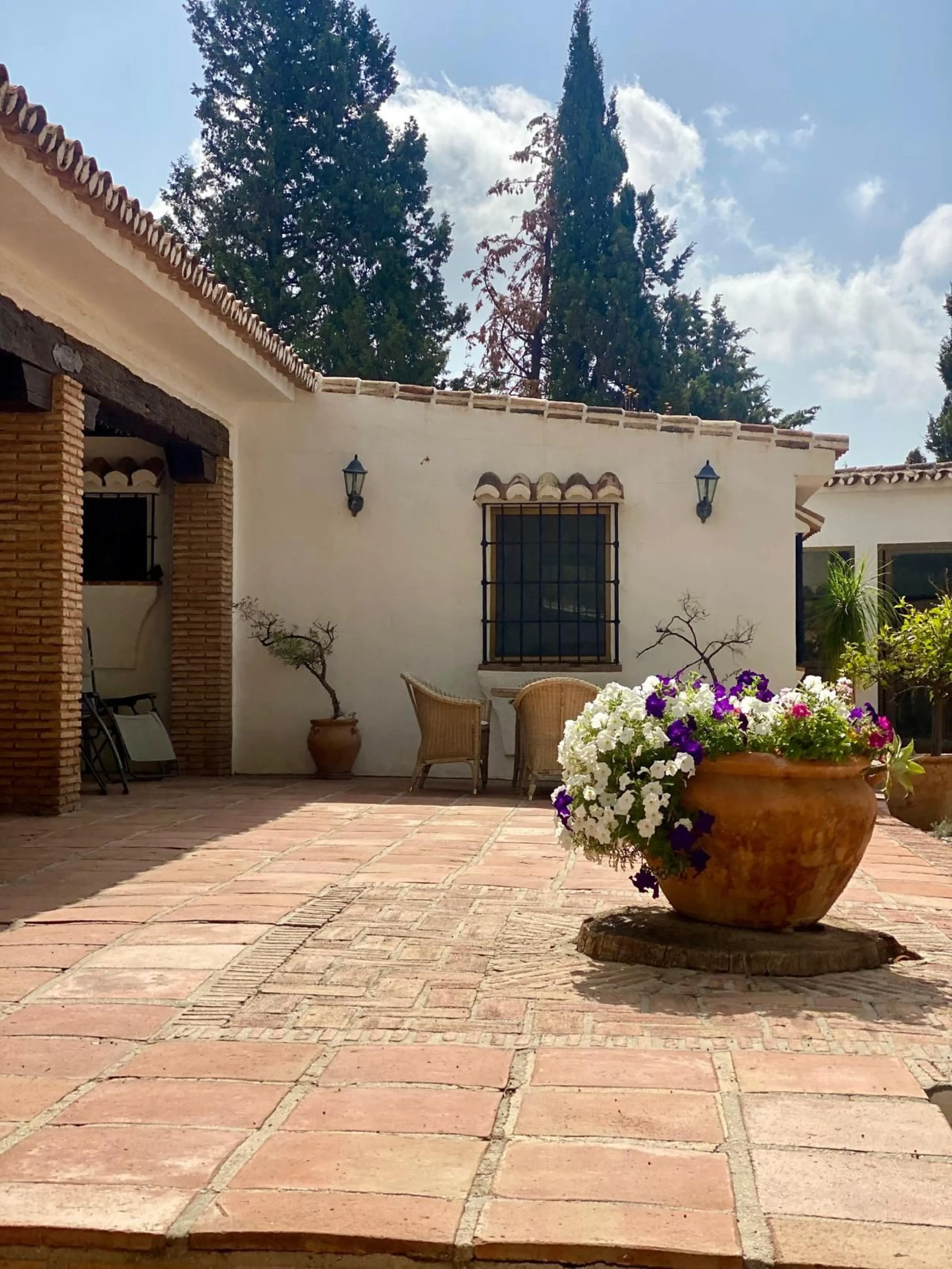 Do you want to feel you are really living in Spain? To smell the herbs on the breeze and to sit and look across the rolling countryside to the mountains with a glimpse of the sea glittering beyond the mountains. To feel the soul of this beautiful property