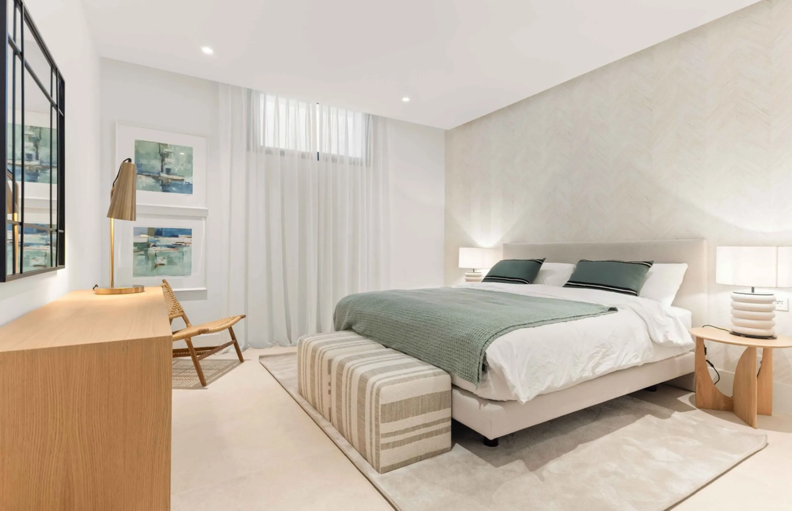 This villa in San Pedro Alcántara is listed at €3,695,000 with 5 bedrooms, 4.5 bathrooms, 488 m² of built living space and 238 m² of terraces, set on a 526 m² plot with private pool, jacuzzi and garage space for 3 cars.
