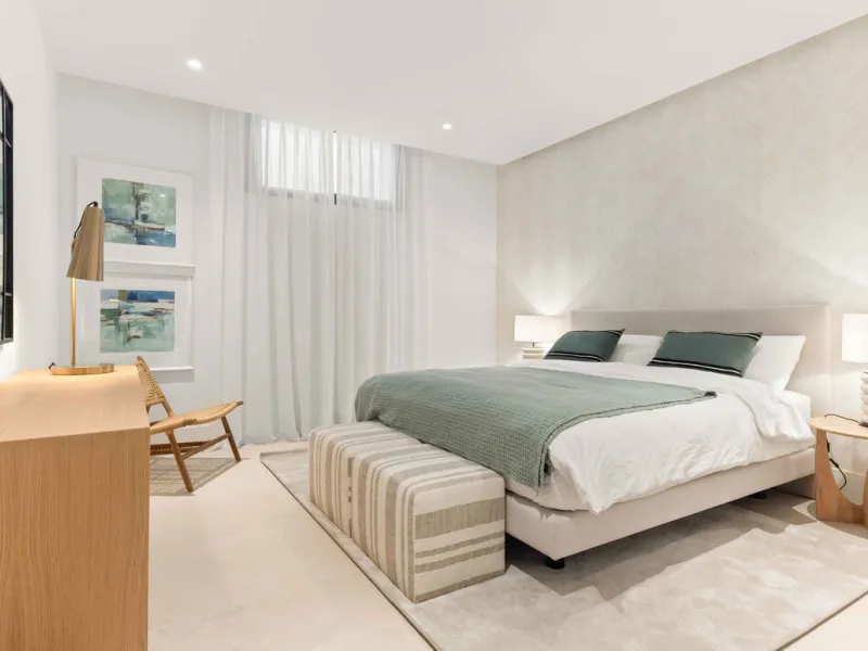 This villa in San Pedro Alcántara is listed at €3,695,000 with 5 bedrooms, 4.5 bathrooms, 488 m² of built living space and 238 m² of terraces, set on a 526 m² plot with private pool, jacuzzi and garage space for 3 cars.