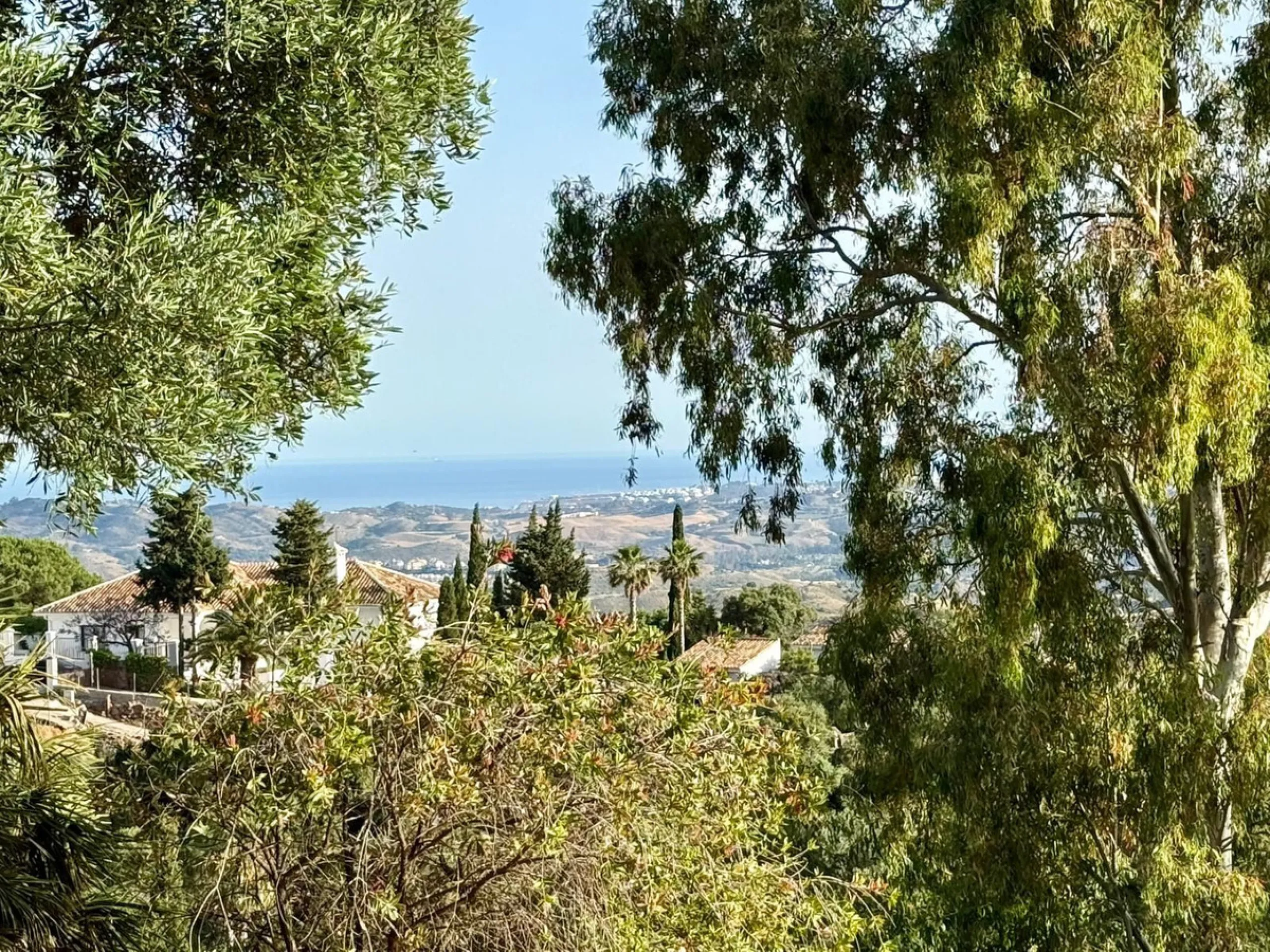 Do you want to feel you are really living in Spain? To smell the herbs on the breeze and to sit and look across the rolling countryside to the mountains with a glimpse of the sea glittering beyond the mountains. To feel the soul of this beautiful property