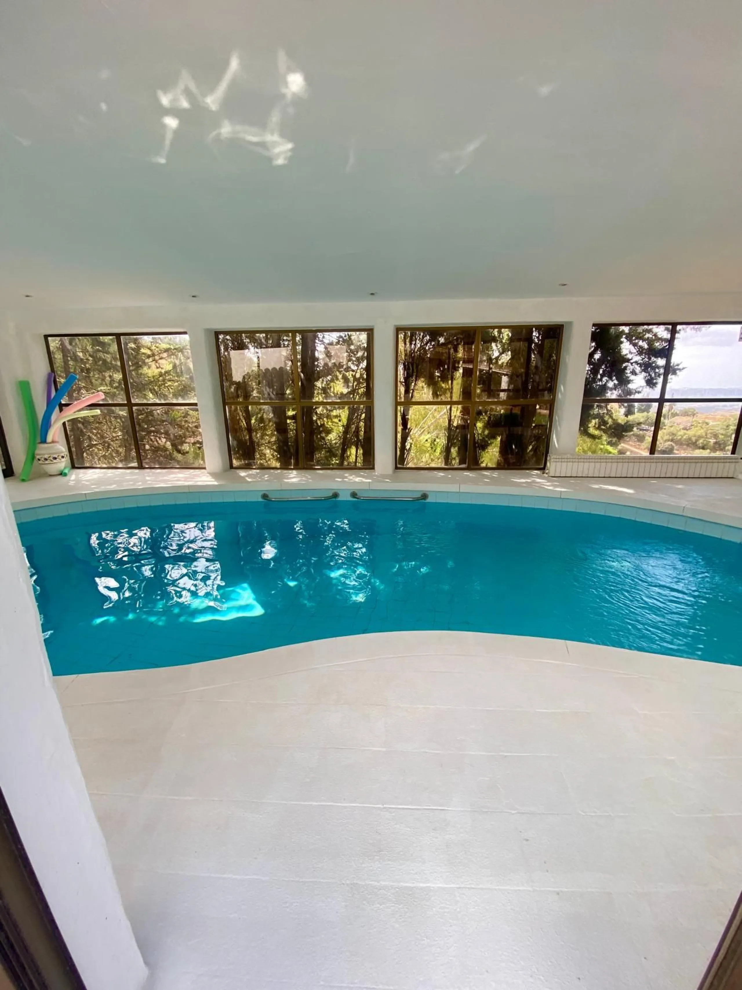 Do you want to feel you are really living in Spain? To smell the herbs on the breeze and to sit and look across the rolling countryside to the mountains with a glimpse of the sea glittering beyond the mountains. To feel the soul of this beautiful property