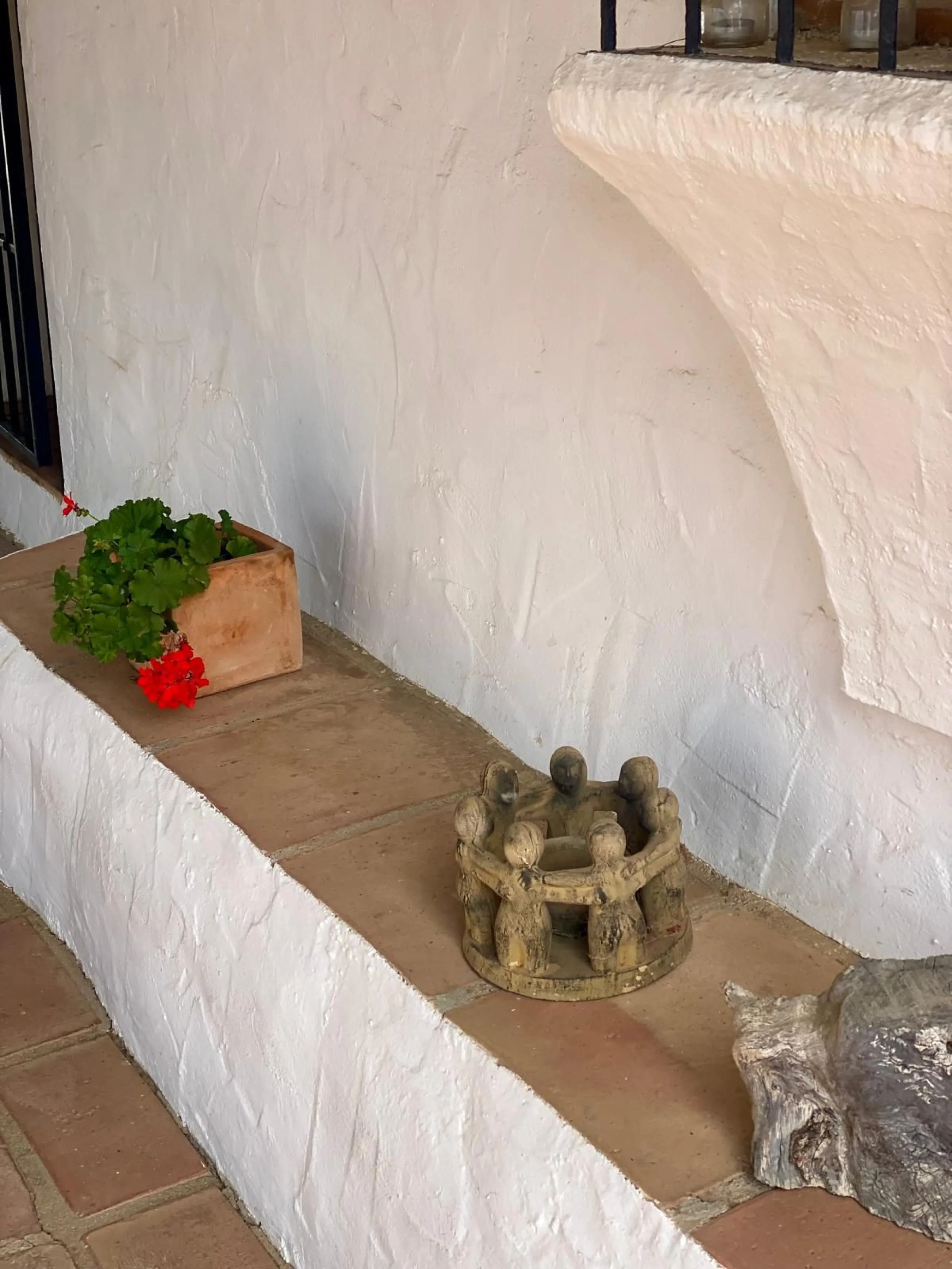 Do you want to feel you are really living in Spain? To smell the herbs on the breeze and to sit and look across the rolling countryside to the mountains with a glimpse of the sea glittering beyond the mountains. To feel the soul of this beautiful property