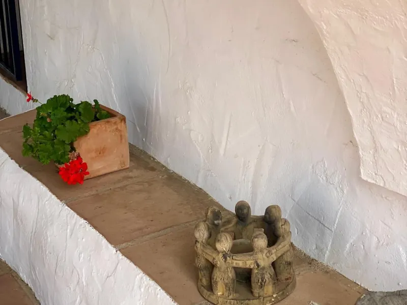 Do you want to feel you are really living in Spain? To smell the herbs on the breeze and to sit and look across the rolling countryside to the mountains with a glimpse of the sea glittering beyond the mountains. To feel the soul of this beautiful property