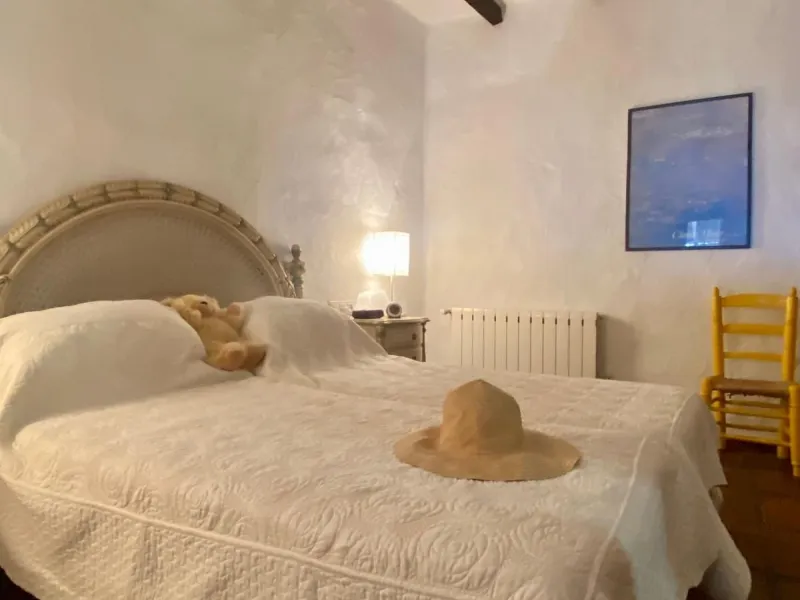 Do you want to feel you are really living in Spain? To smell the herbs on the breeze and to sit and look across the rolling countryside to the mountains with a glimpse of the sea glittering beyond the mountains. To feel the soul of this beautiful property
