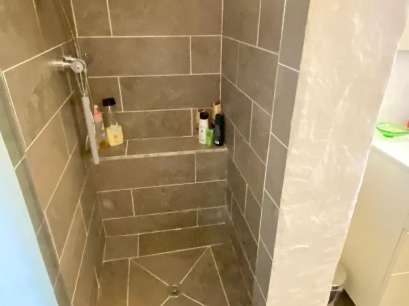 Do you want to feel you are really living in Spain? To smell the herbs on the breeze and to sit and look across the rolling countryside to the mountains with a glimpse of the sea glittering beyond the mountains. To feel the soul of this beautiful property
