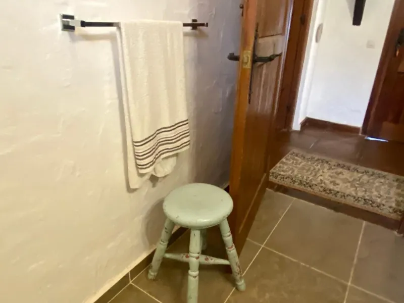 Do you want to feel you are really living in Spain? To smell the herbs on the breeze and to sit and look across the rolling countryside to the mountains with a glimpse of the sea glittering beyond the mountains. To feel the soul of this beautiful property