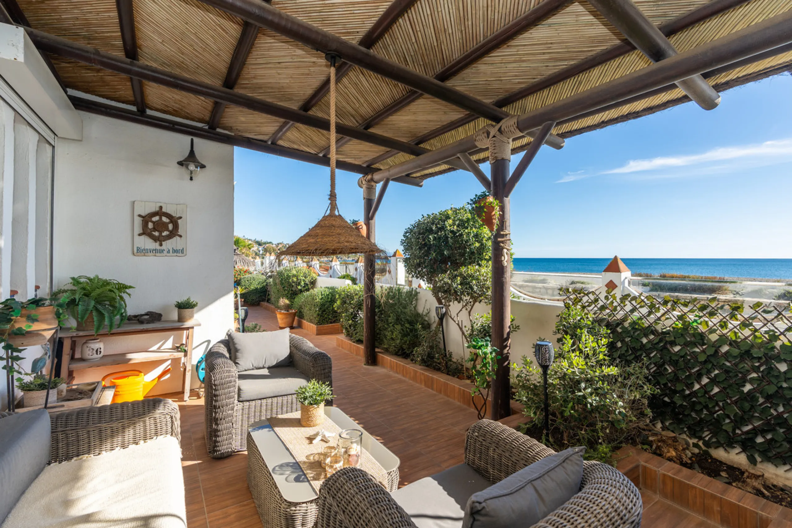 Strandnahes Stadthaus mit Meerblick bei San Luis de Sabinillas, Casares
