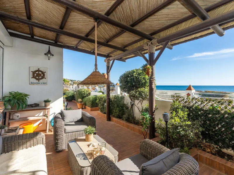 Strandnahes Stadthaus mit Meerblick bei San Luis de Sabinillas, Casares