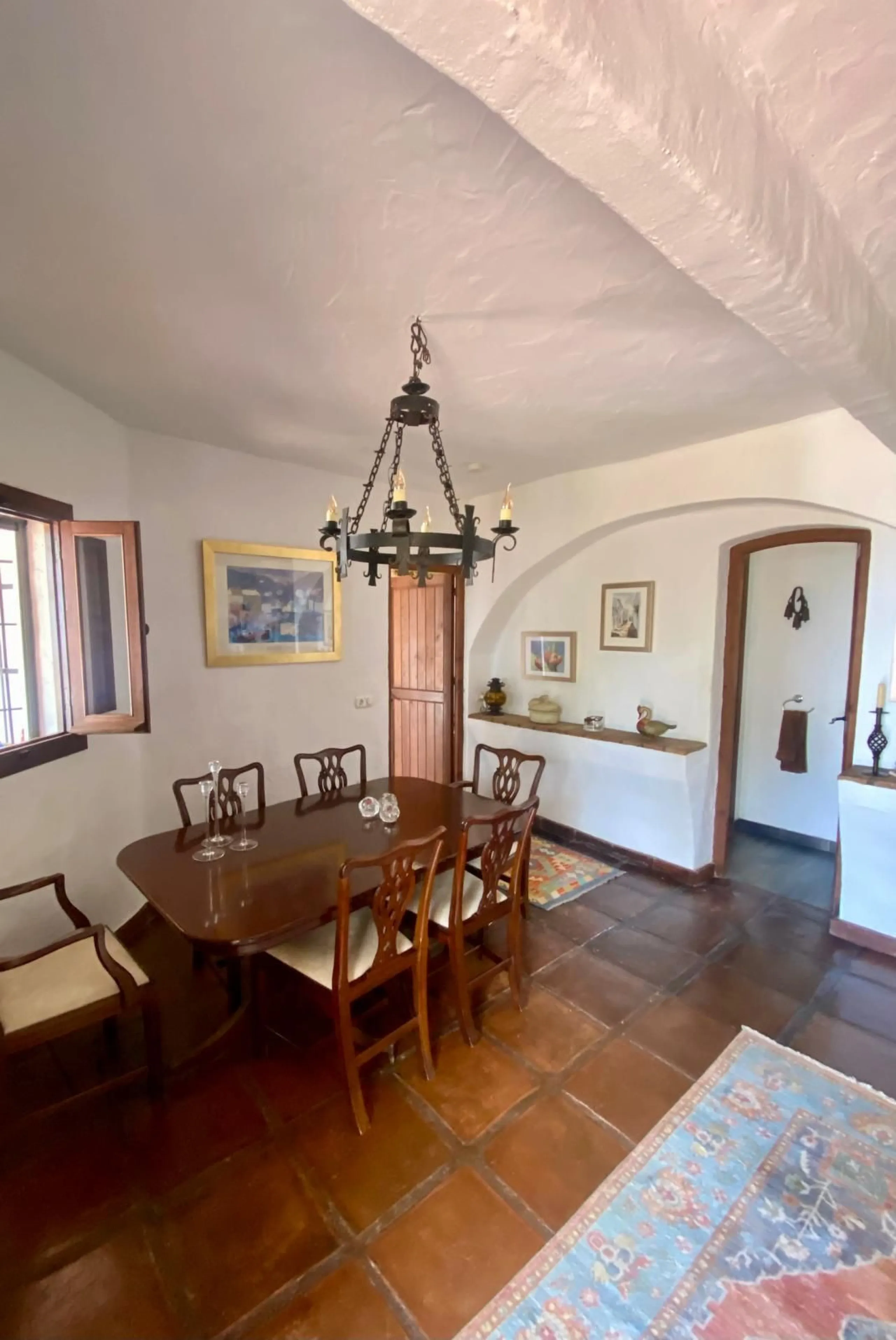 Do you want to feel you are really living in Spain? To smell the herbs on the breeze and to sit and look across the rolling countryside to the mountains with a glimpse of the sea glittering beyond the mountains. To feel the soul of this beautiful property